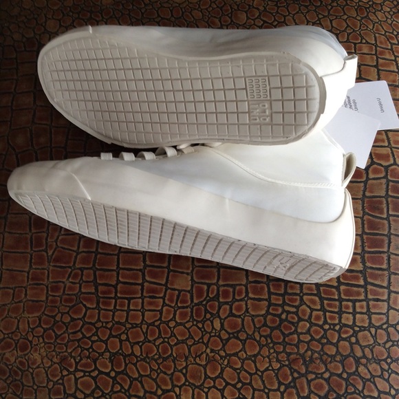 Shoe - Picture 3 of 3